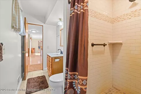 Bath - 6832 E Galway Cir, Dimondale, MI 48821 photo 1 of 3