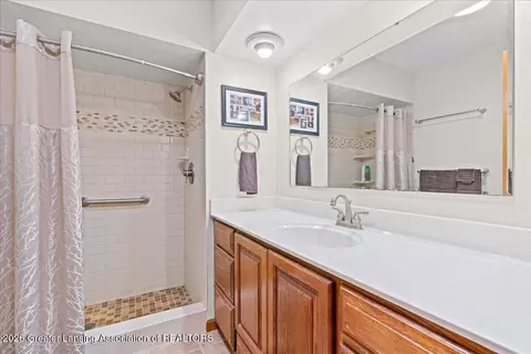 Bath - 6832 E Galway Cir, Dimondale, MI 48821 photo 3 of 3