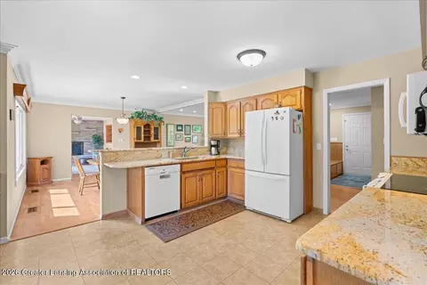 Kitchen - 6832 E Galway Cir, Dimondale, MI 48821 photo 2 of 4