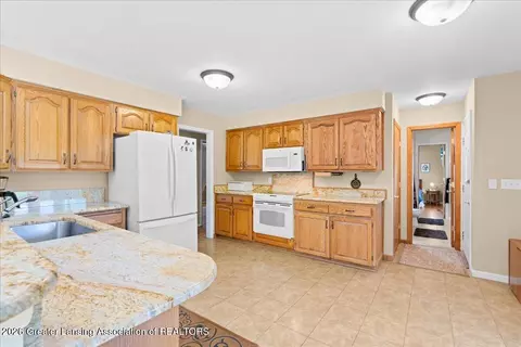 Kitchen - 6832 E Galway Cir, Dimondale, MI 48821 photo 1 of 4