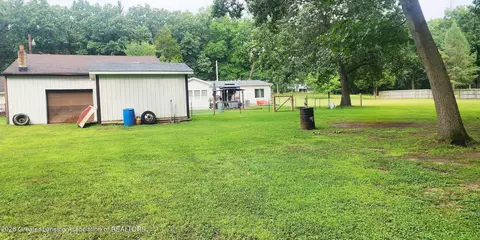 Exterior - 8995 River Park Rd, Jackson, MI 49201 photo 6 of 9