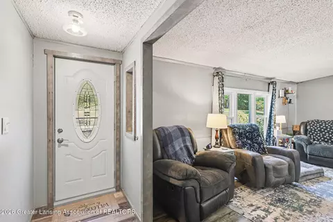 Entry Way - 8995 River Park Rd, Jackson, MI 49201 photo 1 of 2