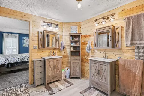 Bath - 8995 River Park Rd, Jackson, MI 49201 photo 2 of 2