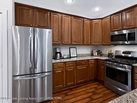Kitchen - 5167 E Hawk Hollow Dr, Bath, MI 48808 photo 4 of 5