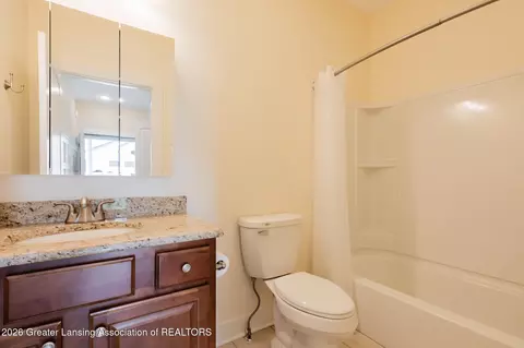Bath - 5167 E Hawk Hollow Dr, Bath, MI 48808 photo 2 of 4