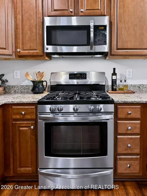 Kitchen - 5167 E Hawk Hollow Dr, Bath, MI 48808 photo 2 of 5