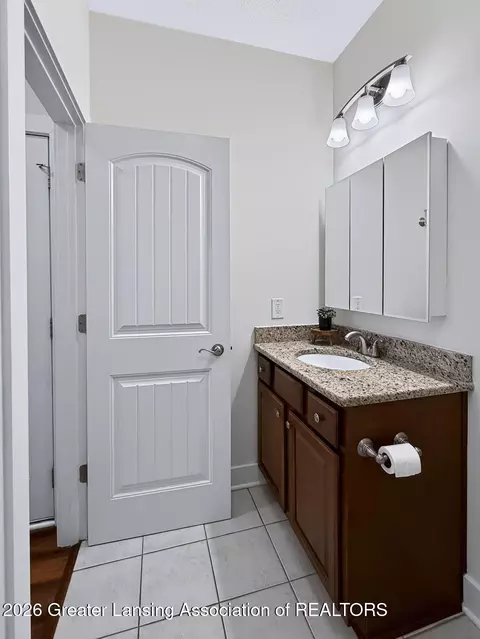 Bath - 5167 E Hawk Hollow Dr, Bath, MI 48808 photo 4 of 6