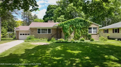230 Kenberry Dr, East Lansing, MI 48823