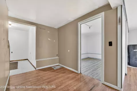 Entry Way - 122 E 124 E Mill St, Bellevue, MI 49021 photo 5 of 10