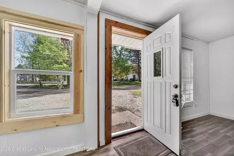 Entry Way - 122 E 124 E Mill St, Bellevue, MI 49021 photo 1 of 10