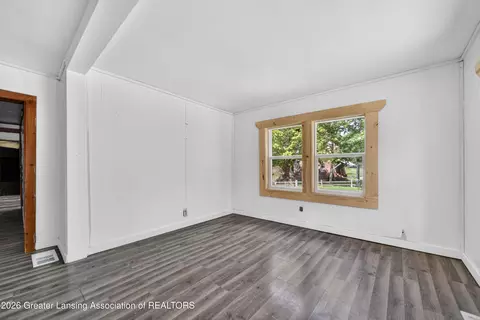 Living - 122 E 124 E Mill St, Bellevue, MI 49021 photo 2 of 2