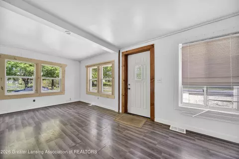 Living - 122 E 124 E Mill St, Bellevue, MI 49021 photo 1 of 2