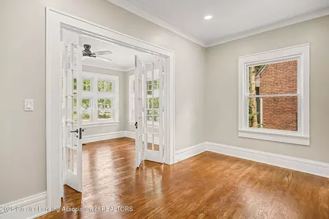 908 N Capitol Ave, Lansing, MI 48906