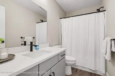 Bath - 9635 Tobermory Dr, Haslett, MI 48840 photo 3 of 4