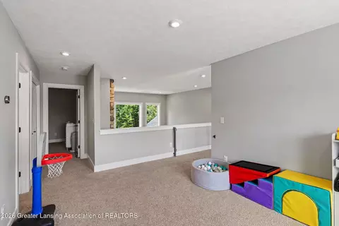 Entry Way - 9635 Tobermory Dr, Haslett, MI 48840 photo 3 of 6