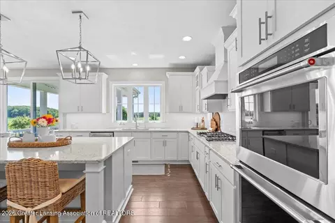 Kitchen - 4965 W Herbison Rd, Dewitt, MI 48820 photo 4 of 5
