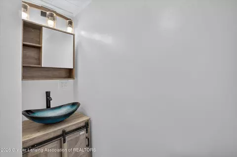 Bath - 820 Fleming Ave, Jackson, MI 49202 photo 2 of 3