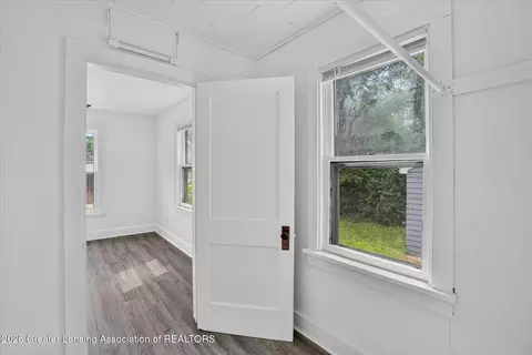Entry Way - 820 Fleming Ave, Jackson, MI 49202 photo 8 of 8