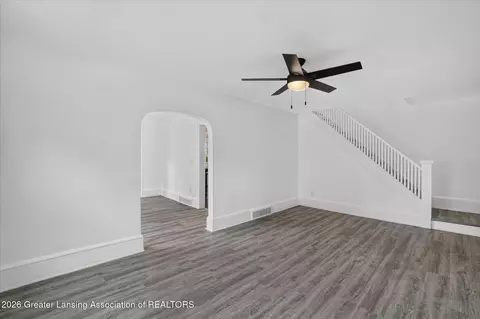 Living - 820 Fleming Ave, Jackson, MI 49202 photo 2 of 3