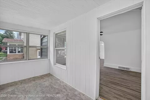 Entry Way - 820 Fleming Ave, Jackson, MI 49202 photo 1 of 8