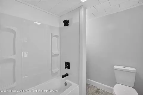 Bath - 820 Fleming Ave, Jackson, MI 49202 photo 1 of 3