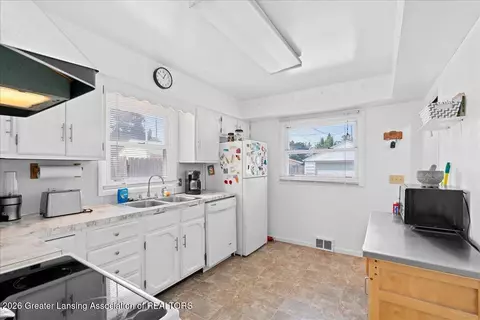 Kitchen - 925 Mitchell Ave, Lansing, MI 48917 photo 1 of 3