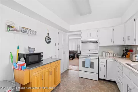 Kitchen - 925 Mitchell Ave, Lansing, MI 48917 photo 3 of 3