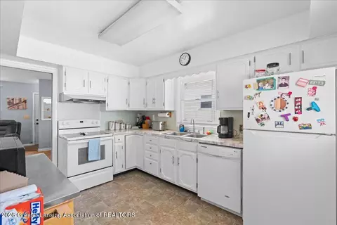 Kitchen - 925 Mitchell Ave, Lansing, MI 48917 photo 2 of 3