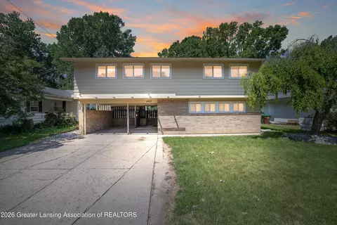 1227 Kimberly Dr, Lansing, MI 48912