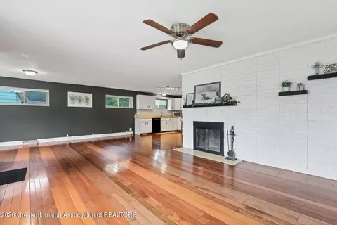 Living - 3007 Sheffer Ave, Lansing, MI 48906 photo 2 of 5