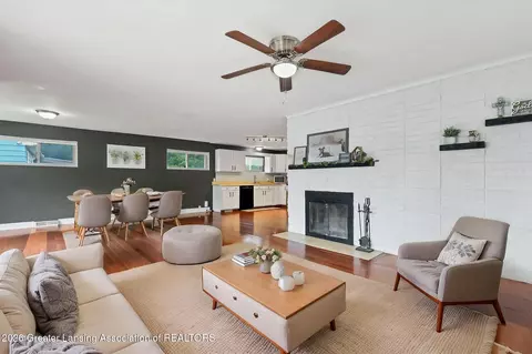 Living - 3007 Sheffer Ave, Lansing, MI 48906 photo 3 of 5