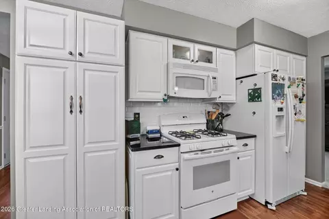 Kitchen - 201 Ruby Way, Williamston, MI 48895 photo 2 of 4