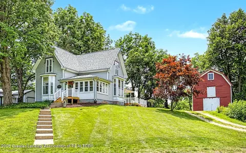 834 S Barnes St, Mason, MI 48854