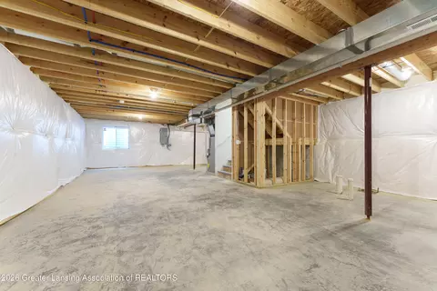 570 W Wildwood Dr, Owosso, MI 48867
