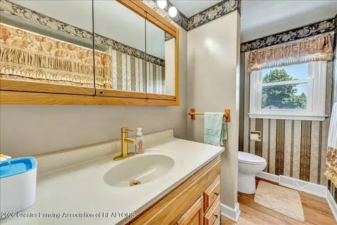 Bath - 5364 Dearing Dr, Flint, MI 48506 photo 2 of 2