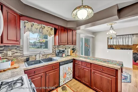 Kitchen - 5364 Dearing Dr, Flint, MI 48506 photo 3 of 3
