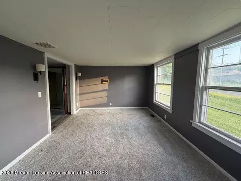 Living - 2203 Cooper St, Jackson, MI 49201 photo 2 of 4