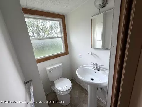 Bath - 612 Andrew Ave, Jackson, MI 49202 photo 2 of 2