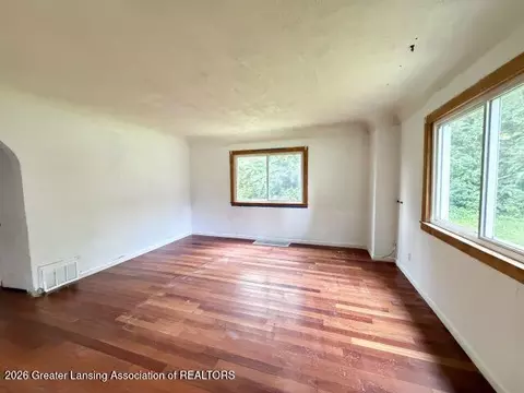 Living - 612 Andrew Ave, Jackson, MI 49202 photo 1 of 3