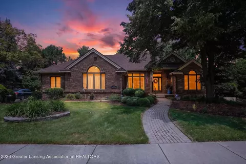 6270 Pine Hollow Dr, East Lansing, MI 48823