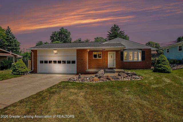 507 Elmshaven Dr, Lansing, MI 48917