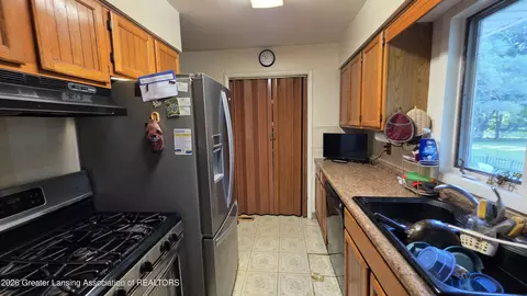 Entry Way - 5588 Marsh Rd, Haslett, MI 48840 photo 3 of 4