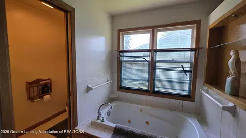 Bath - 5588 Marsh Rd, Haslett, MI 48840 photo 2 of 2