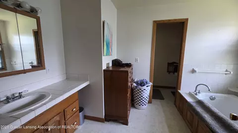 Bath - 5588 Marsh Rd, Haslett, MI 48840 photo 1 of 2