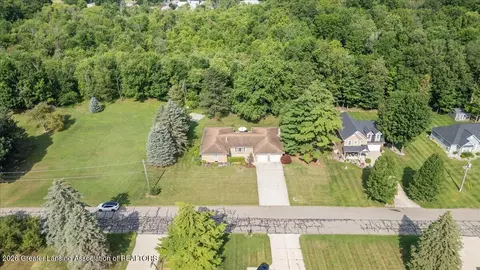 View/Area - 6731 W Galway Cir, Dimondale, MI 48821 photo 5 of 8