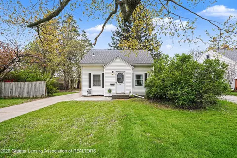 211 W Berry Ave, Lansing, MI 48910