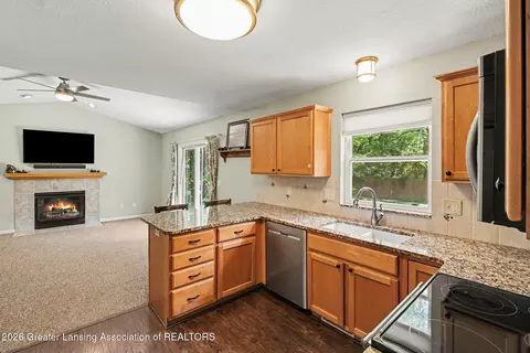 Kitchen - 444 Fox Run Ct, Williamston, MI 48895 photo 2 of 2