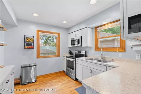 205 W Herbison Rd, Dewitt, MI 48820 photo 10
