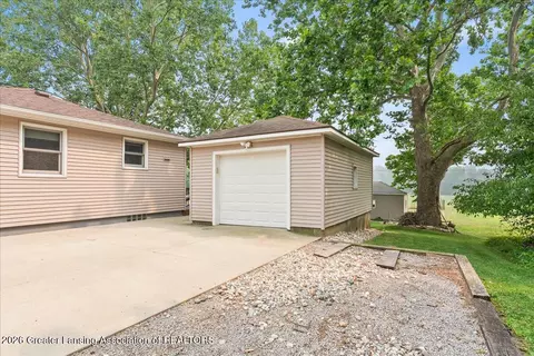 205 W Herbison Rd, Dewitt, MI 48820 photo 4