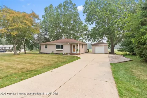 205 W Herbison Rd, Dewitt, MI 48820 photo 2